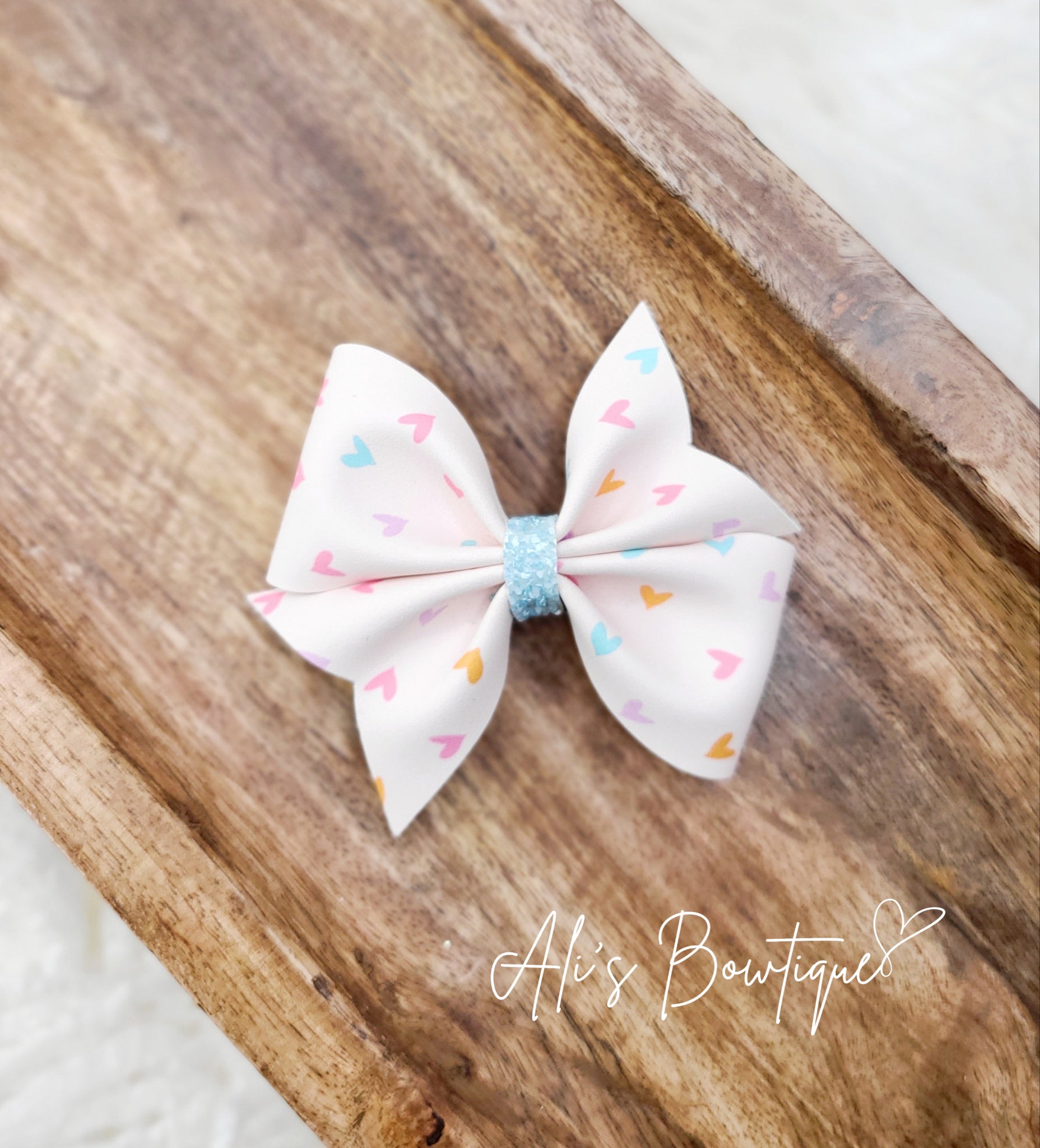 Hearts Larkin Bow