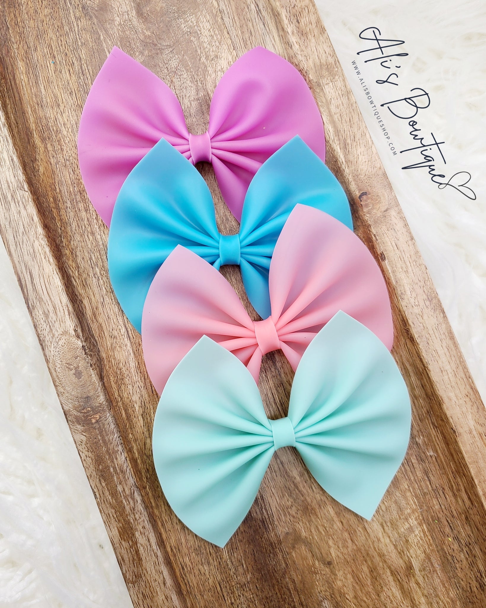 Pool Flutter Bows