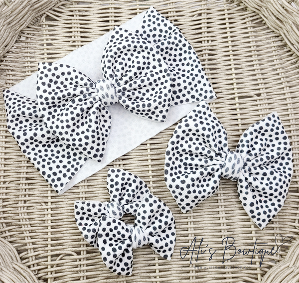 Black & White Dots